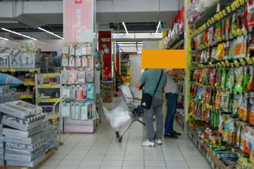 溫江廠(chǎng)門(mén)口的青島啤酒與紅旗連鎖酒類(lèi)批發(fā)攻略